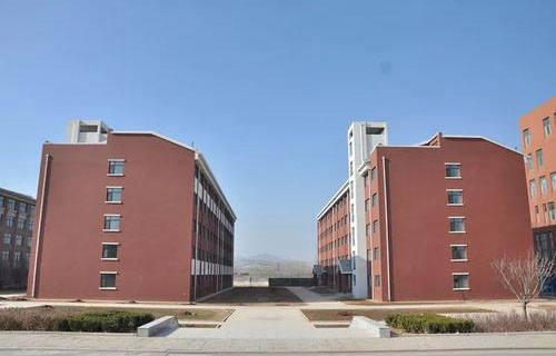 鐵力市職業(yè)教育中心學校